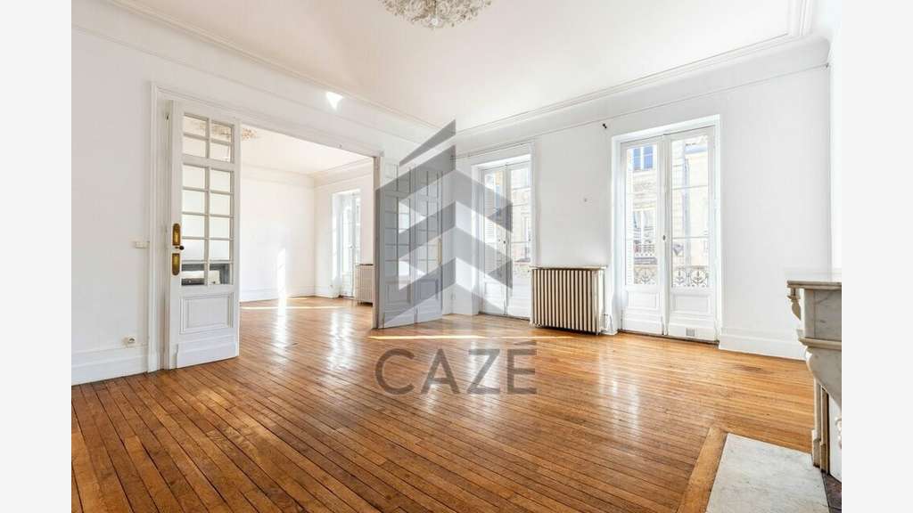 Bureaux 201m² R+3 à vendre hyper centre Bordeaux