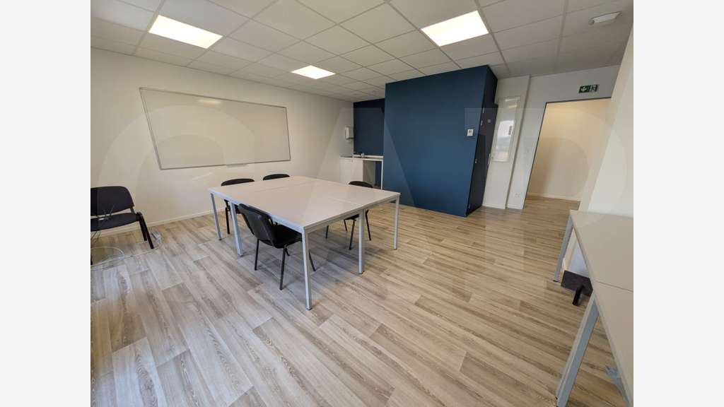 AV plateau de bureaux récent de 219m² à Brech
