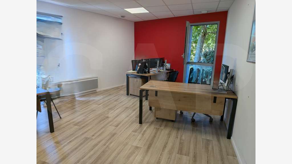 AV plateau de bureaux récent de 219m² à Brech