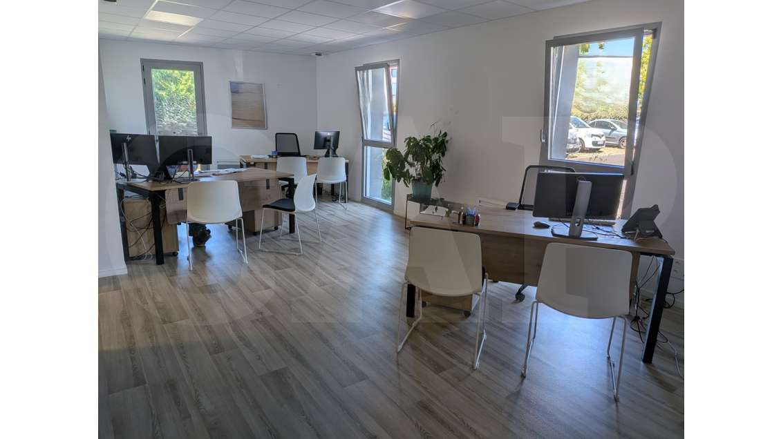 AV AURAY - Plateau de Bureaux récent de 219m²