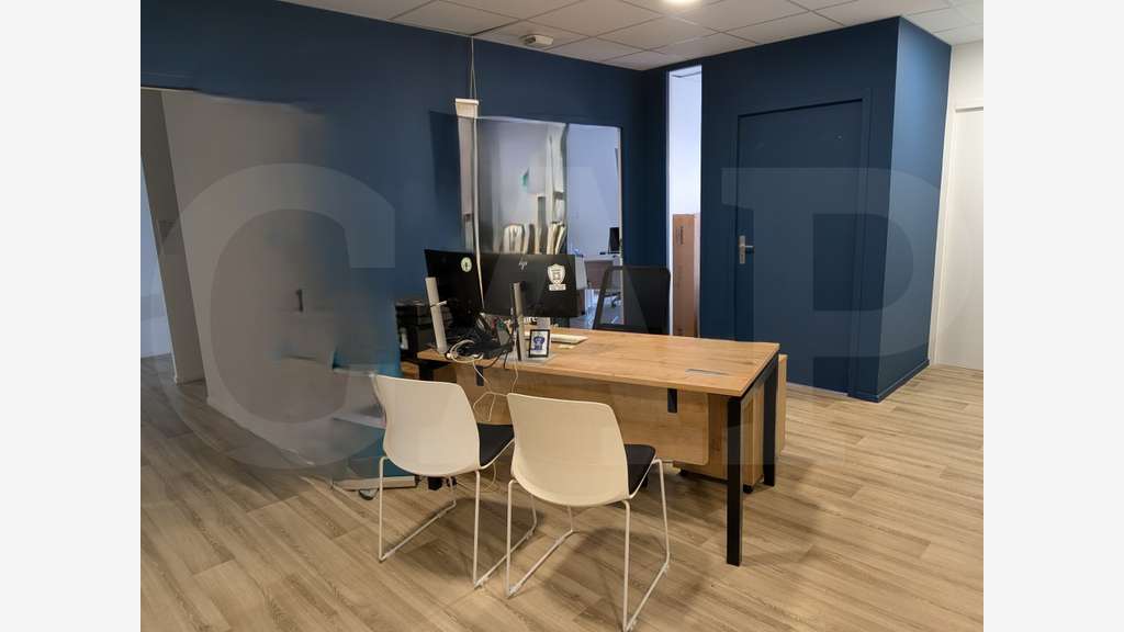 AV plateau de bureaux récent de 219m² à Brech