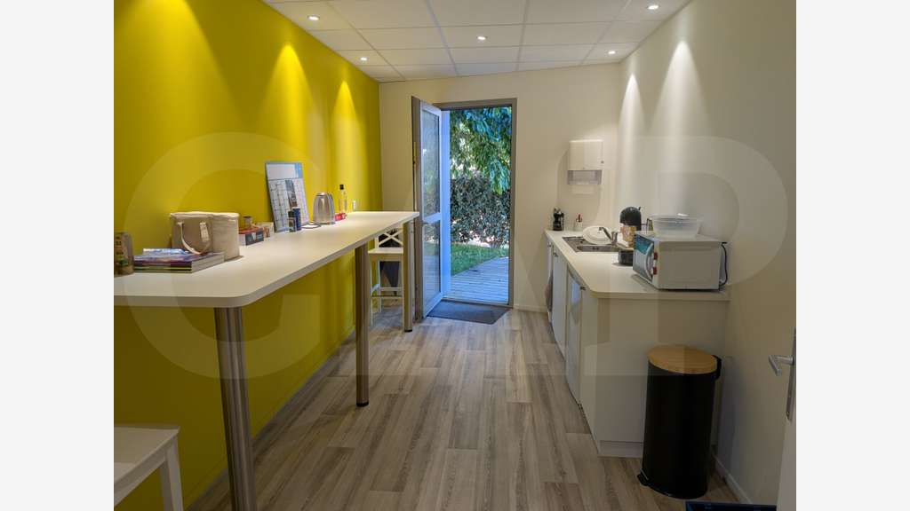 AV plateau de bureaux récent de 219m² à Brech