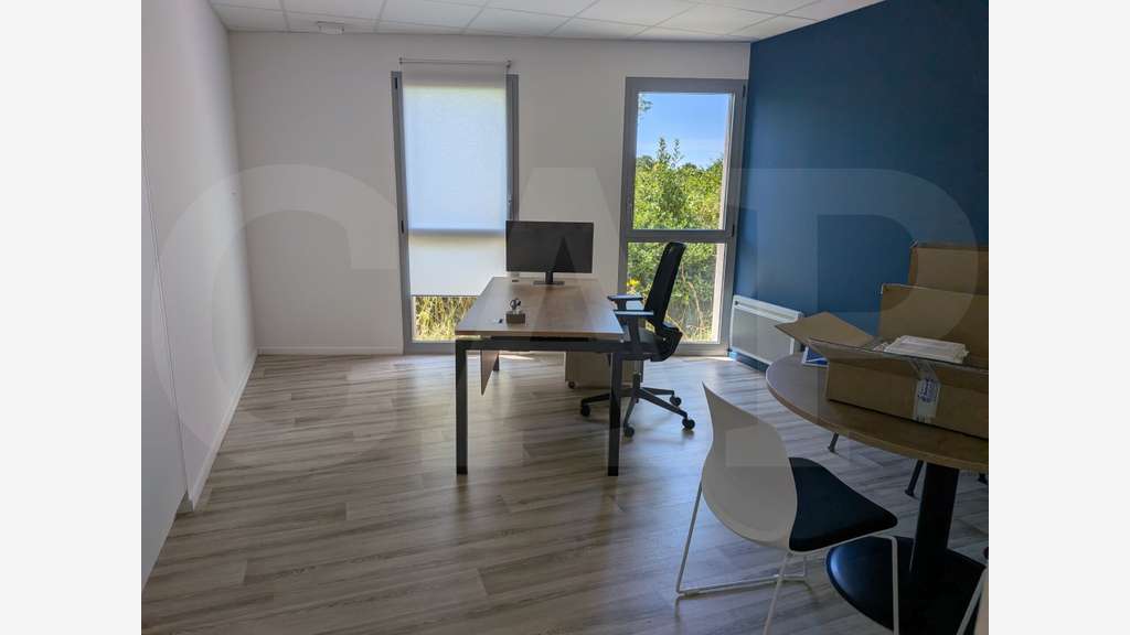 AV plateau de bureaux récent de 219m² à Brech