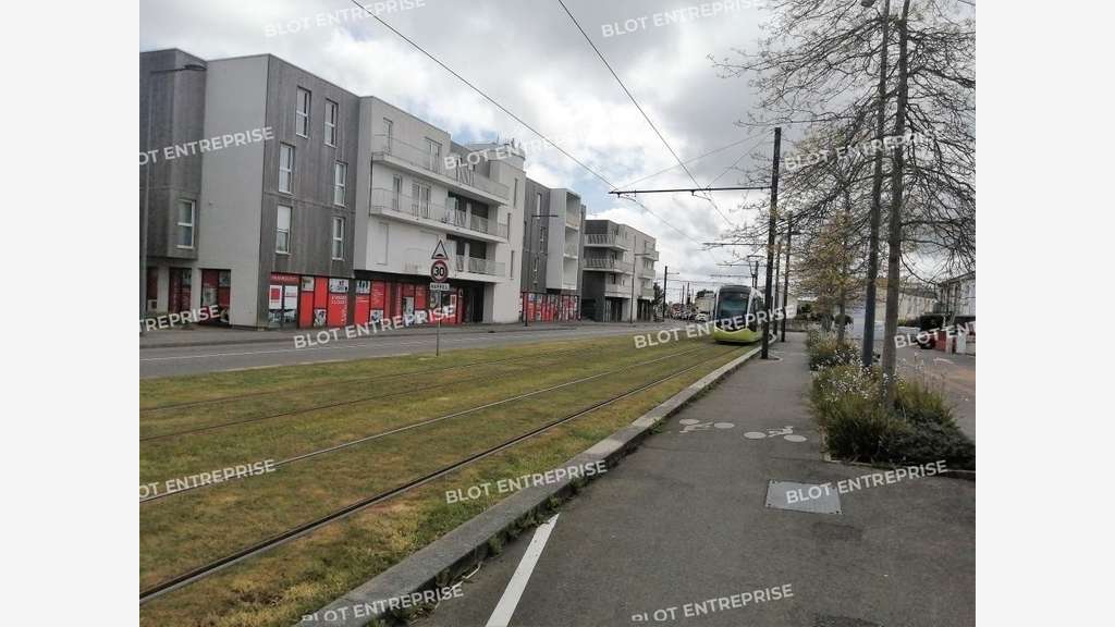 À vendre bureaux 99m² belle visibilité Brest RD
