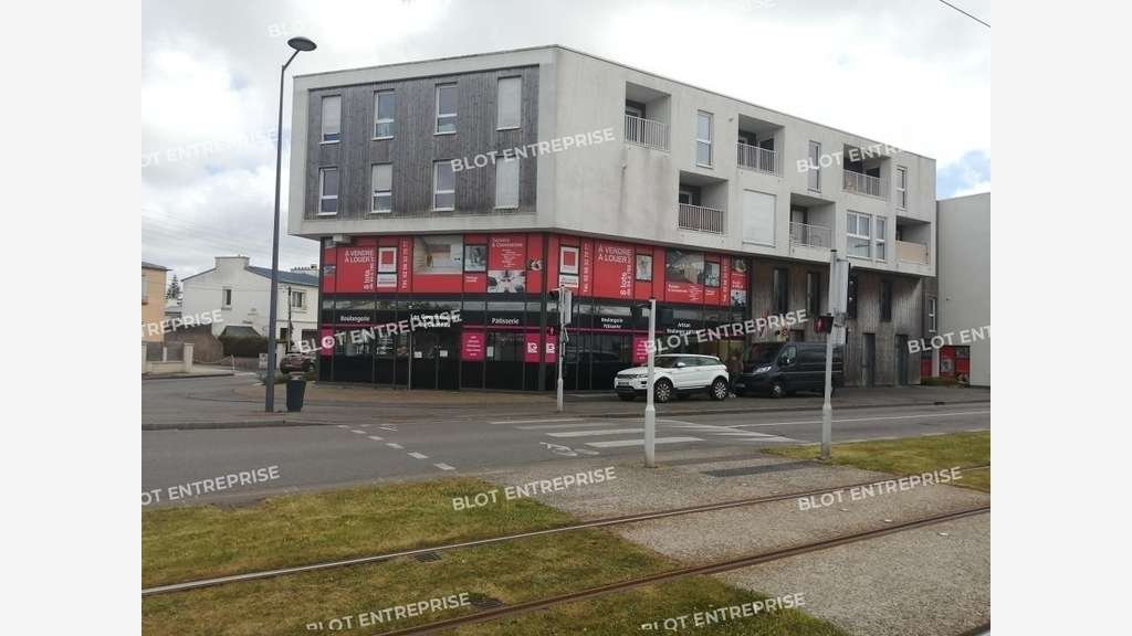 À vendre bureaux 99m² belle visibilité Brest RD