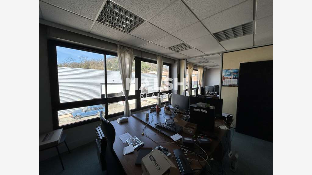 Bureaux à vendre 186m² avec terrasse Brignais A450