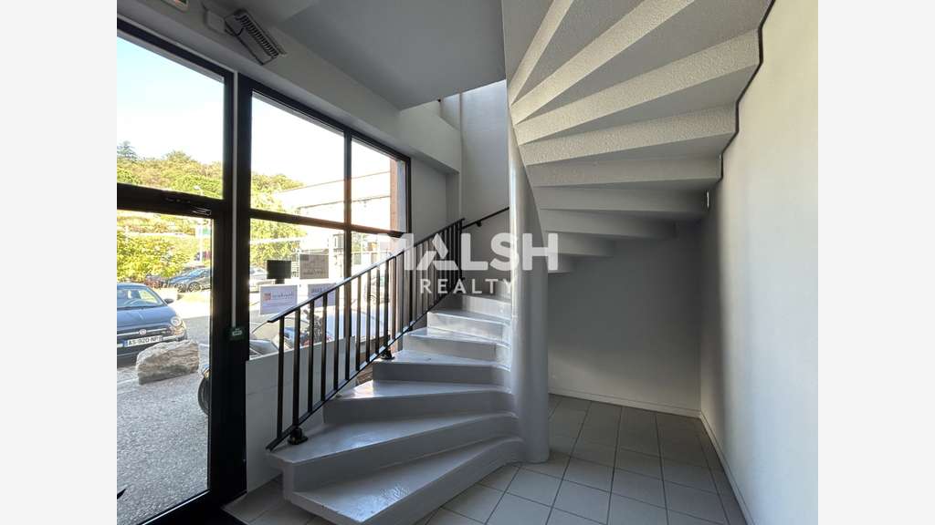 Bureaux à vendre 186m² avec terrasse Brignais A450