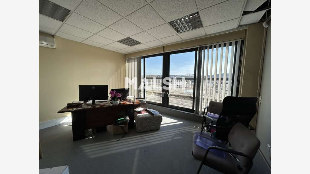 Bureaux à vendre 186m² avec terrasse Brignais A450