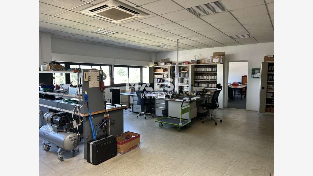 Local mixte bureaux et atelier à vendre à Brignais