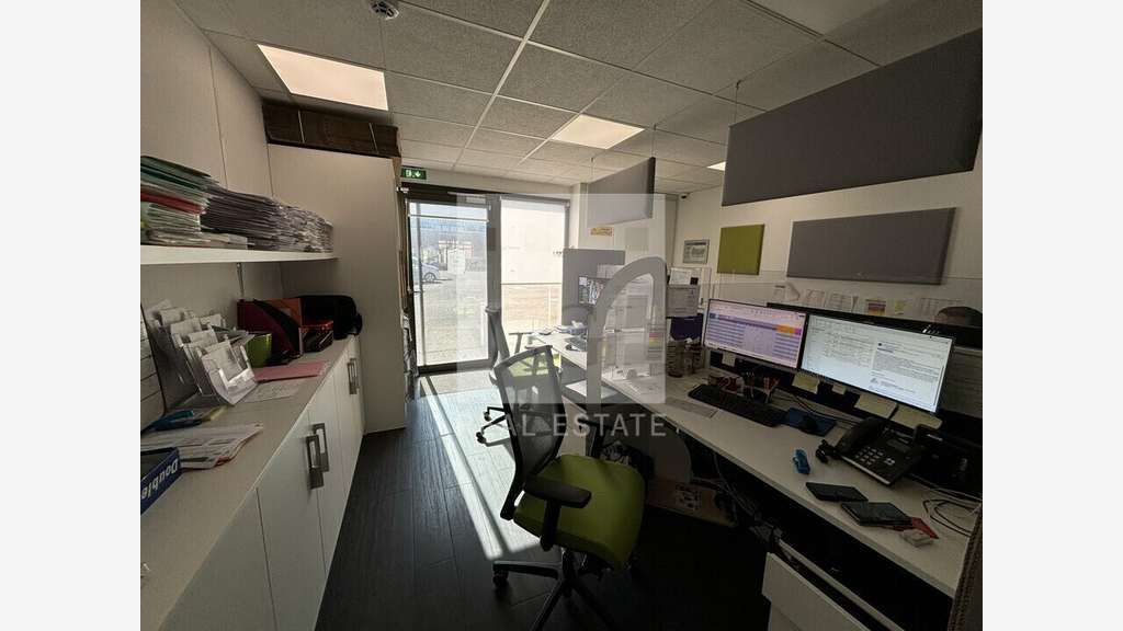 A vendre bureaux 200m² lumineux Bron Parc du Chêne