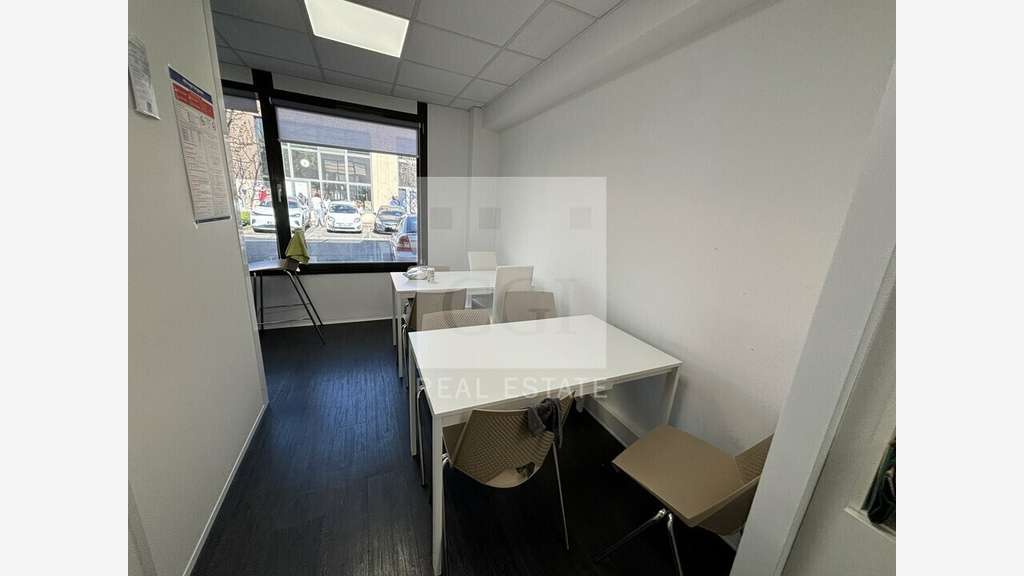 A vendre bureaux 200m² lumineux Bron Parc du Chêne