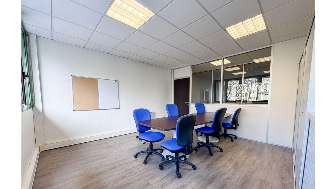 Vente bureaux 330m² accès stratégique Est Lyonnais