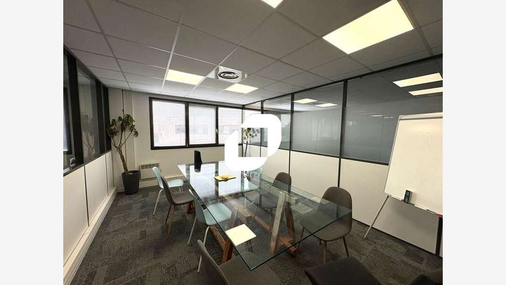 Vente Bureaux 266m² Bron