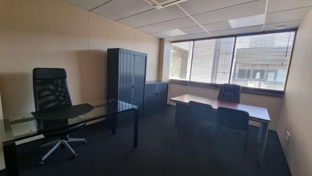 AV bureau lumineux centre d'affaires 1662m² Bruges