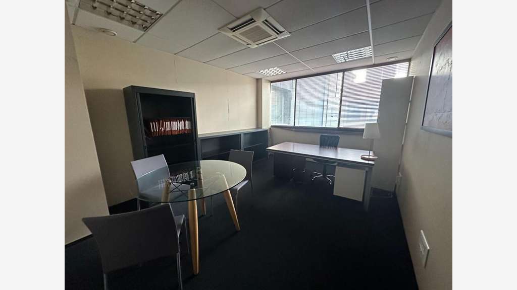 AV bureau lumineux centre d'affaires 1662m² Bruges
