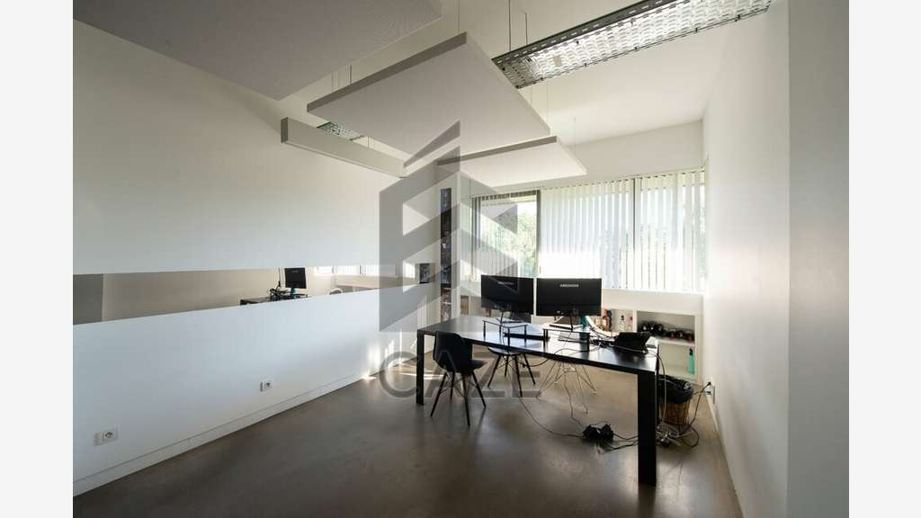 Superbes bureaux 363m² à vendre à Bruges