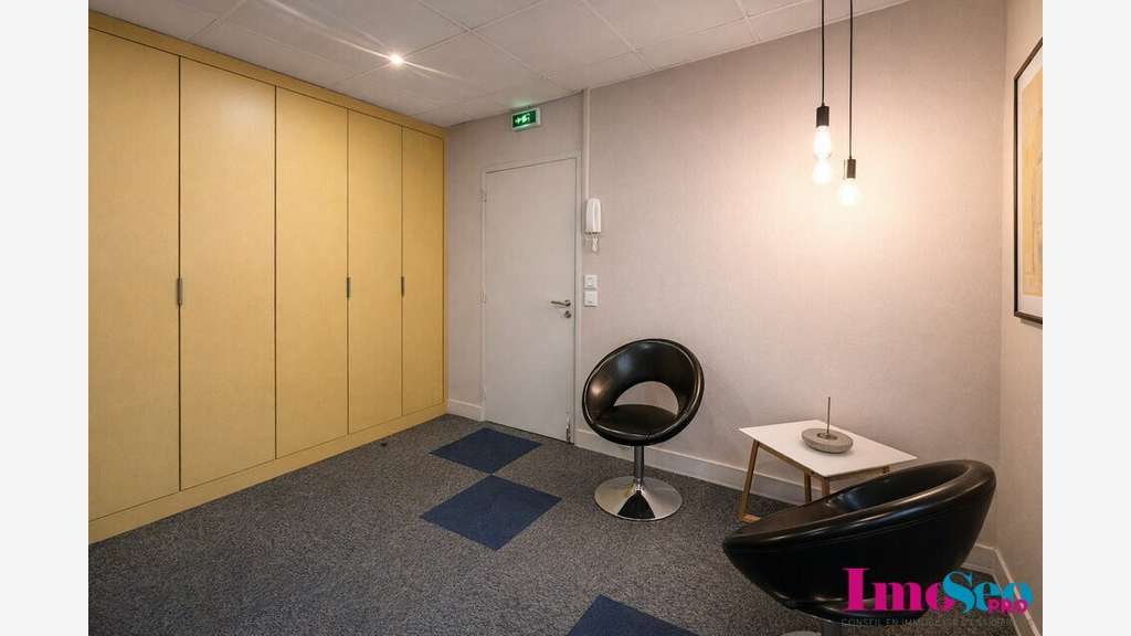 Bureaux 86m² ERP à vendre sortie n°4 rocade Bruges