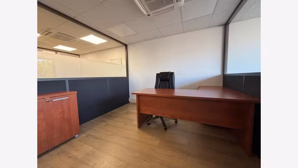 Bureaux 140m² et 2 garages Cannes la Bocca centre