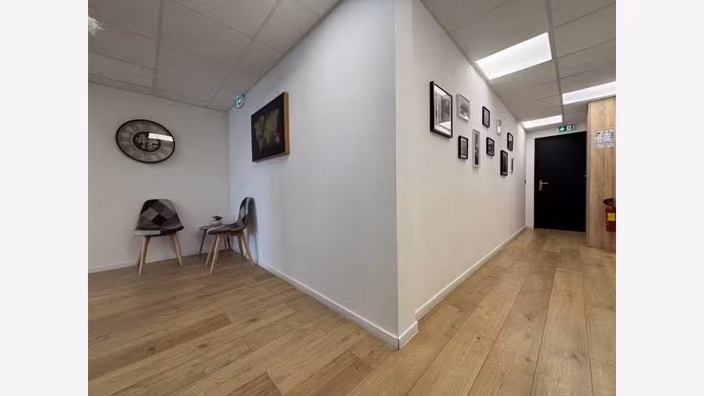 Bureaux 140m² et 2 garages Cannes la Bocca centre