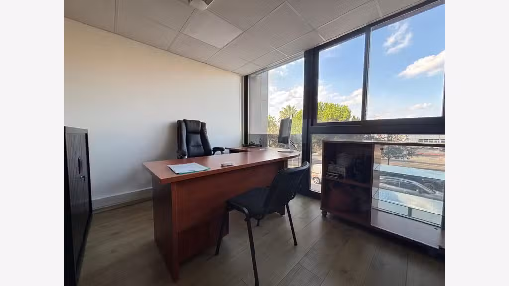 Bureaux 140m² et 2 garages Cannes la Bocca centre