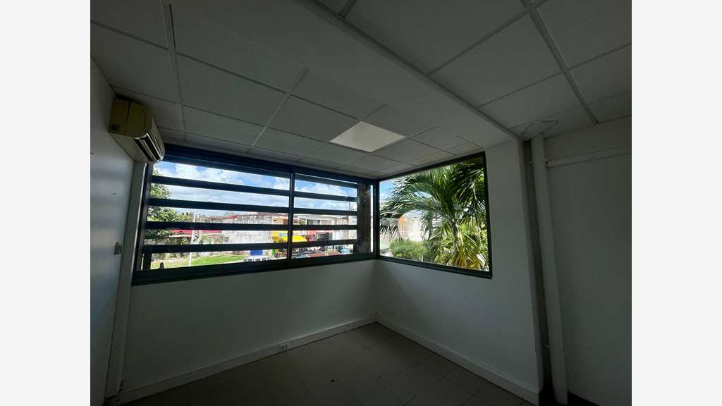Vente bureaux de 162m² à Capesterre Belle Eau