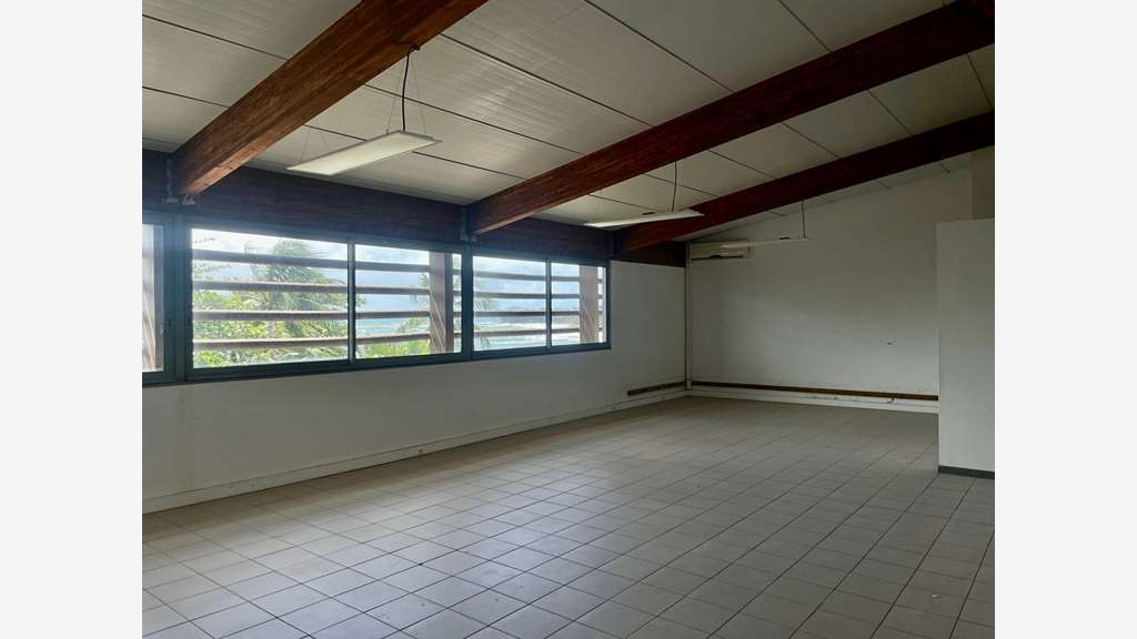 Vente bureaux de 162m² à Capesterre Belle Eau