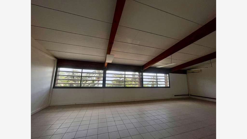 Vente bureaux de 162m² à Capesterre Belle Eau