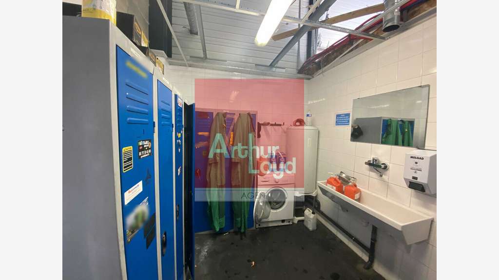 Local d'activité 1503m² à vendre à Castelculier