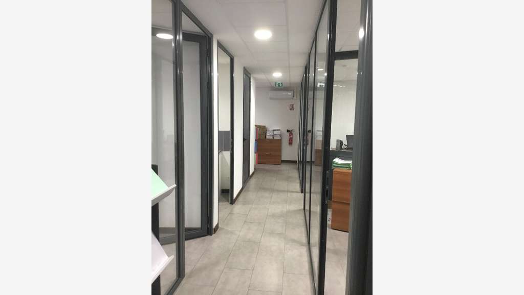 AV bureaux 94m² Cayenne emplacement stratégique