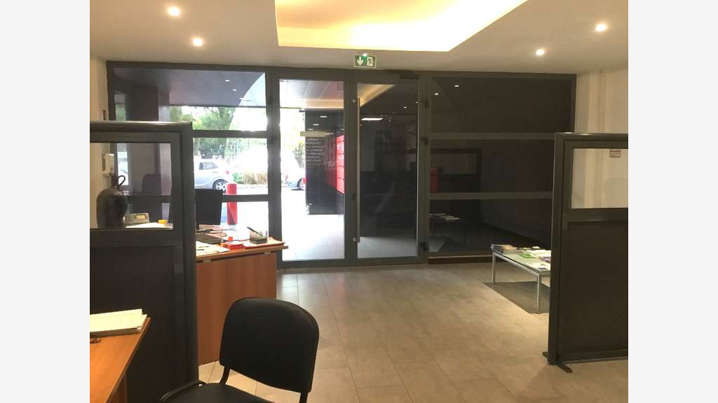 AV bureaux 94m² Cayenne emplacement stratégique