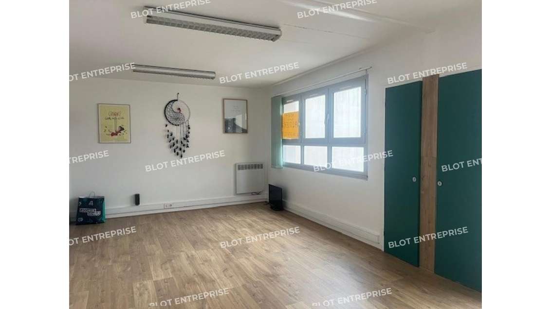 A vendre/à louer bureaux 66m² R+1 à Saint-Avé