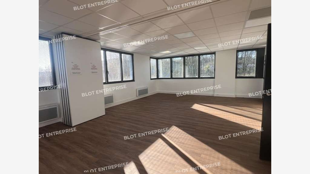 A vendre bureaux 420m² à Cesson-Sévigné
