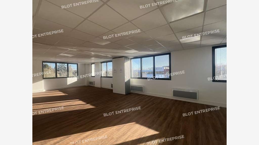 À vendre bureaux 645m² R+1 à Cesson-Sévigné