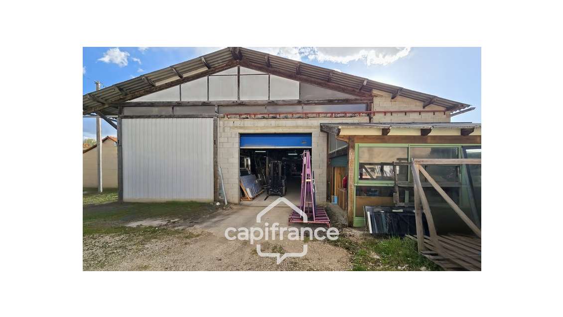 Entrepôt à vendre 228m² à Ouroux sur Saône