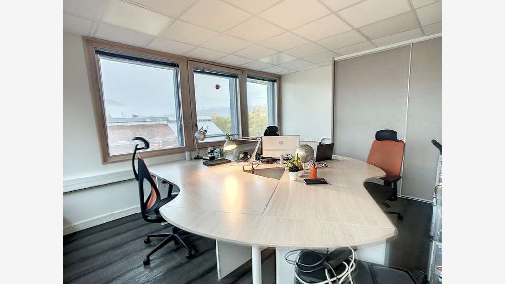 Vente bureaux de 483m² près de Chambéry accès VRU