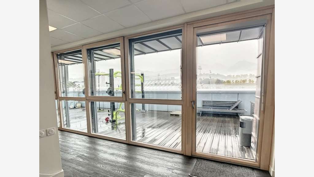 Vente bureaux de 483m² près de Chambéry accès VRU