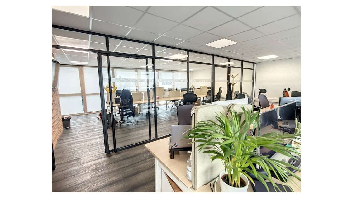 Vente bureaux de 483m² près de Chambéry accès VRU