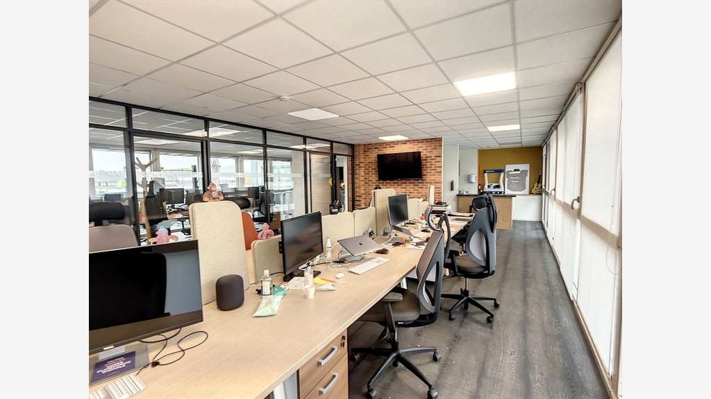 Vente bureaux de 483m² près de Chambéry accès VRU