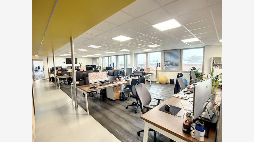 Vente bureaux de 483m² près de Chambéry accès VRU