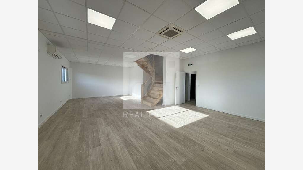 Bureaux de 1419m² à vendre à Chaponnay Chapotin 