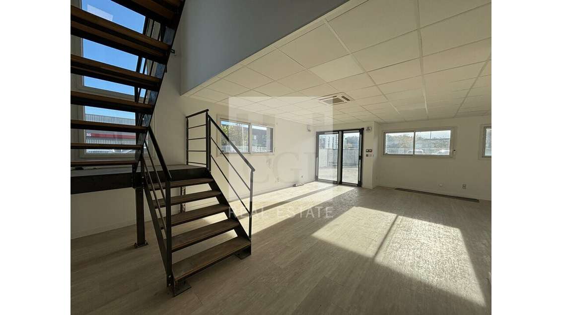 Bureaux de 1419m² à vendre à Chaponnay Chapotin