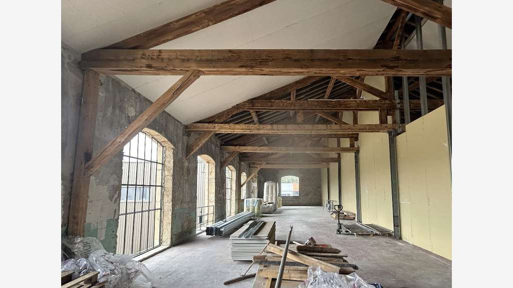 AV plateau de 190m² rénové à neuf à Chaponost