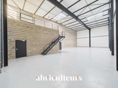 Local d'activité à seulement 1h de Paris en vente
