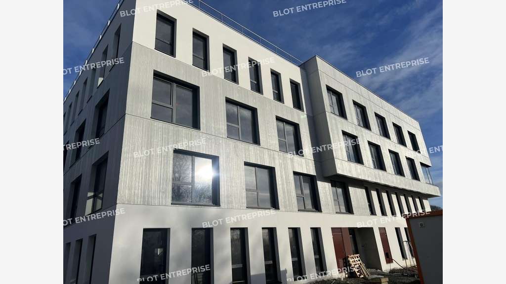 A vendre bureaux de 207m² à Chartres-de-Bretagne