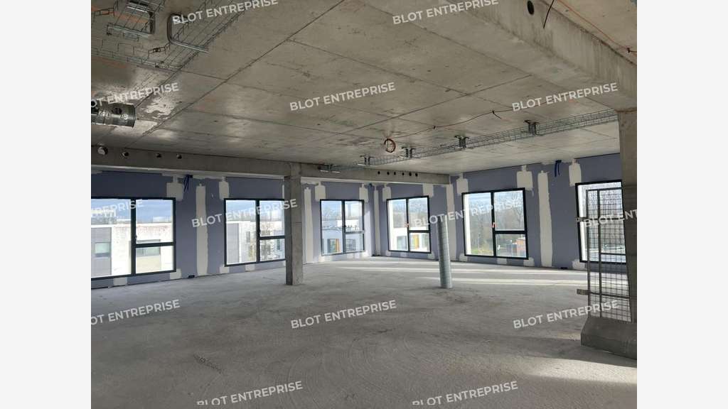 A vendre bureaux de 207m² à Chartres-de-Bretagne