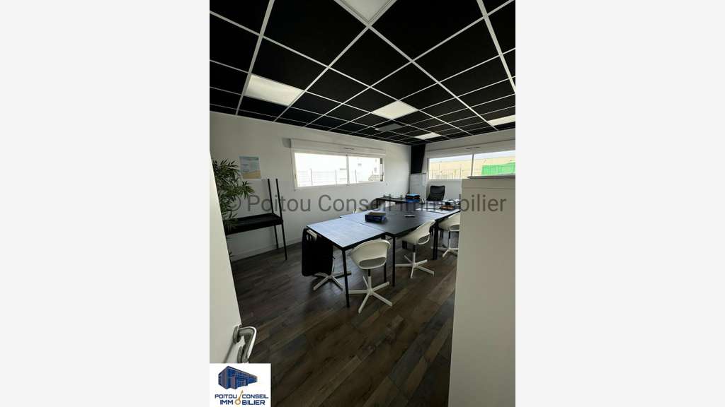 Local 295m² à vendre à Chauray  Zone Mendes France