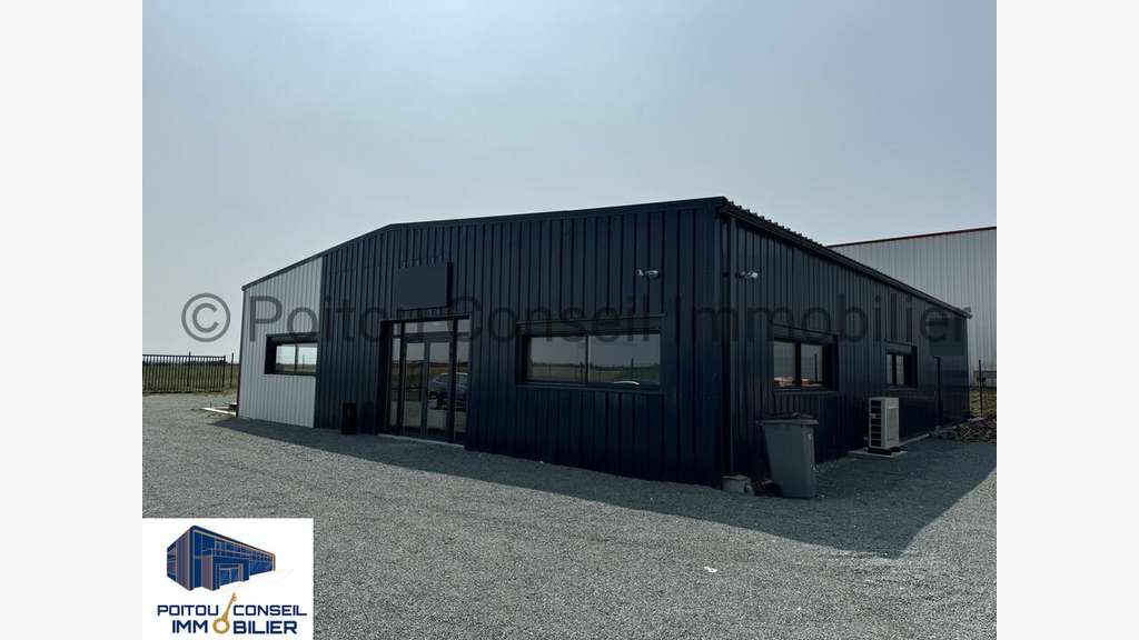Local 295m² à vendre à Chauray  Zone Mendes France