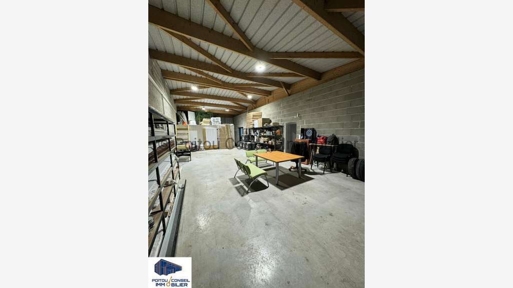Local 295m² à vendre à Chauray  Zone Mendes France