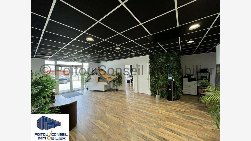 Local 295m² à vendre à Chauray  Zone Mendes France