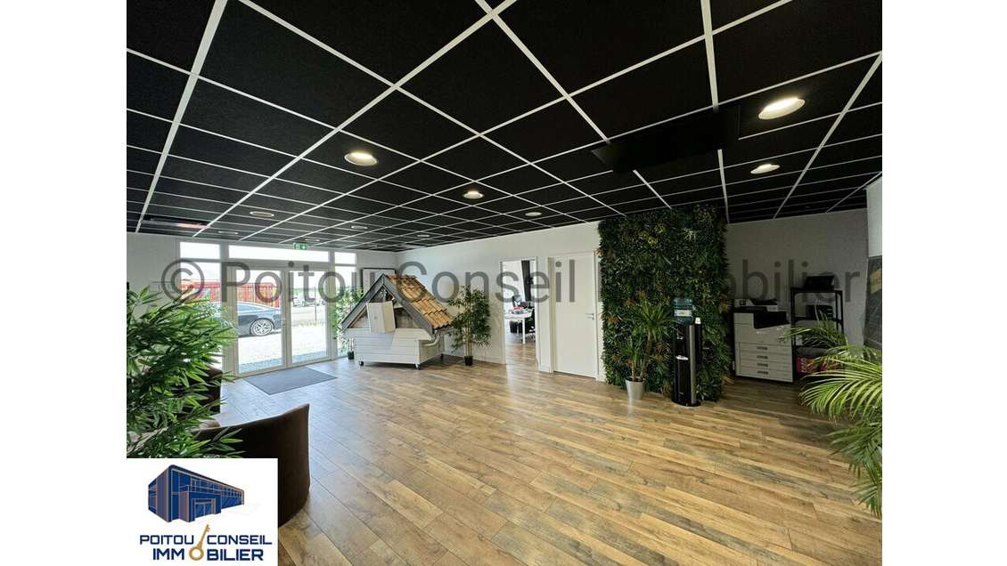 Local 295m² à vendre à Chauray Zone Mendes France